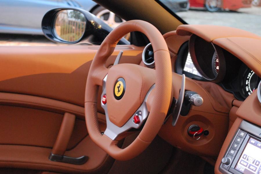 Интерьер Ferrari California 2008 года  (фото 117 из 225)